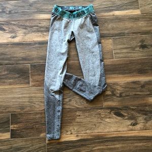 Gym shark leggings